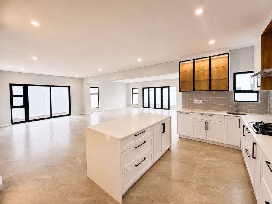 5 Bedroom Property for Sale in Sandown Western Cape